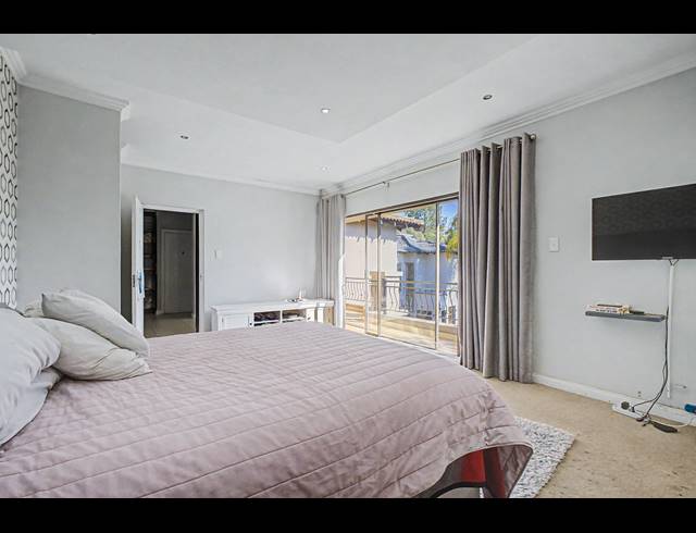 5 BEDROOM HOUSE FOR SALE IN BEVERLEY